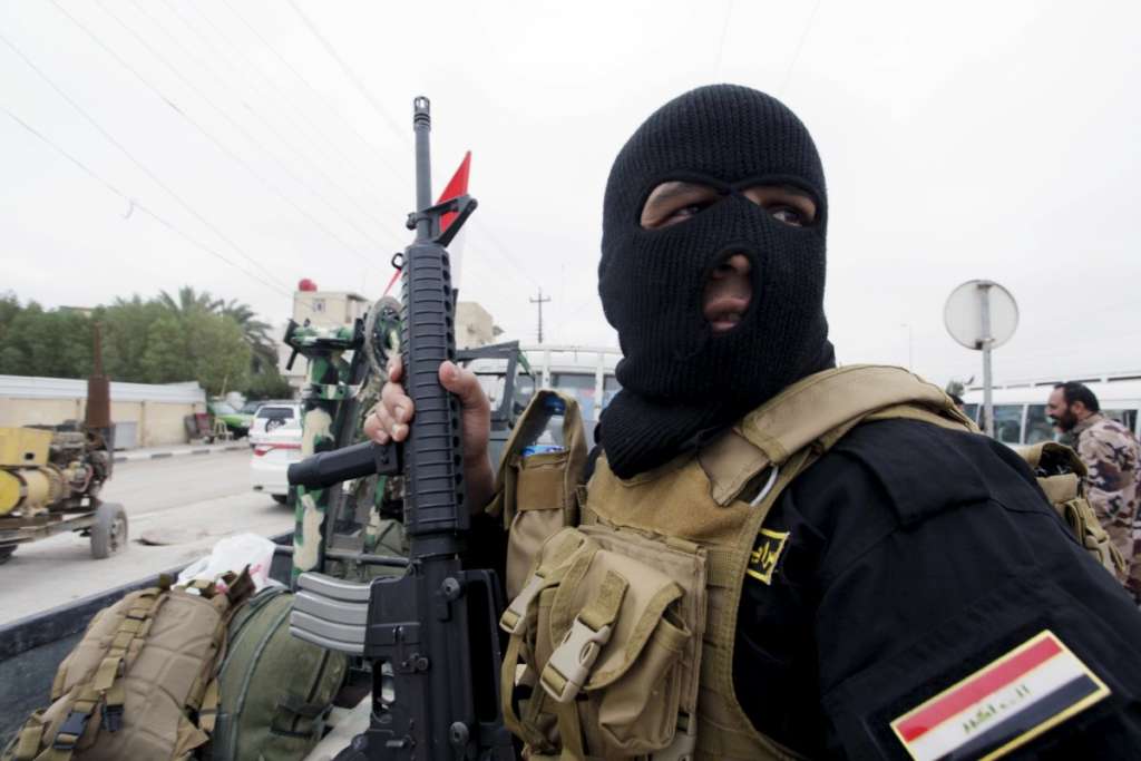 A-Shi_ite-fighter-from-Saraya-al-Salam-who-are-loyal-to-radical-cleric-Muqtada-al-Sadr.-Reuters